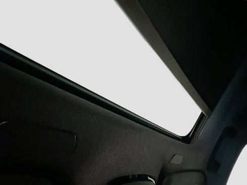 Used 2022 Volvo XC40 P8 Recharge Plus image 27