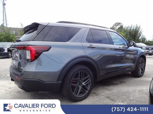 Used 2026 Ford Explorer ST-Line w/ ST-Line Street Pack AWD/4WD image 5