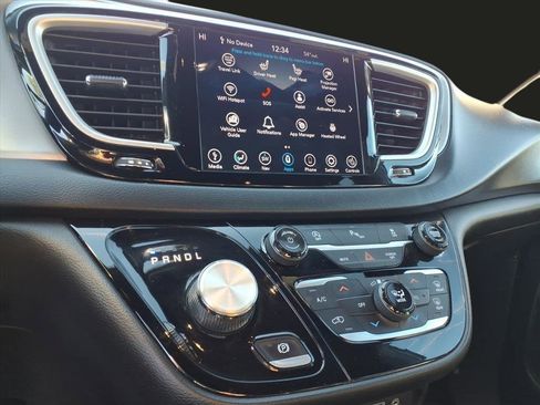 Used 2020 Chrysler Pacifica Touring-L Plus w/ S Appearance Package image 9