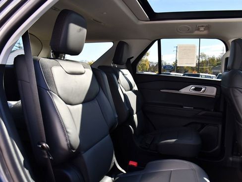 Used 2026 Ford Explorer Active w/ Active Comfort Package image 18