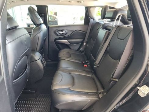 Used 2021 Jeep Cherokee Limited w/ Elite Package AWD/4WD image 17