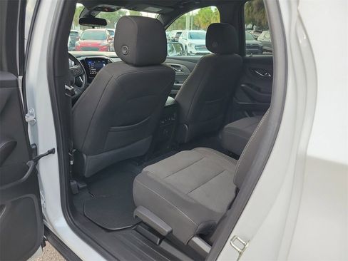 Used 2023 Chevrolet Traverse LT image 10