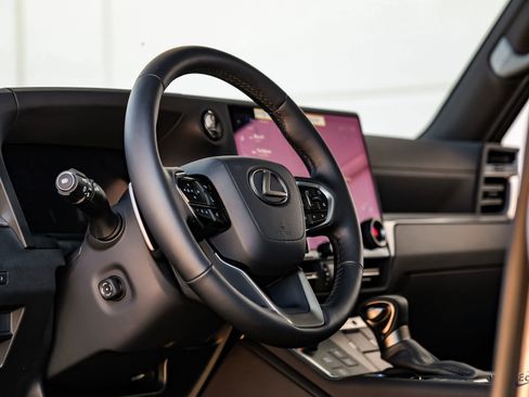 Used 2025 Lexus GX 550 550 Luxury+ HUD Traffic LIFTED w/ Accessory Package (2T) image 36