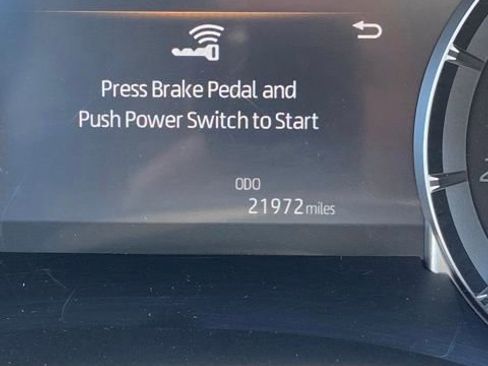 Used 2024 Toyota Highlander XLE AWD/4WD image 10
