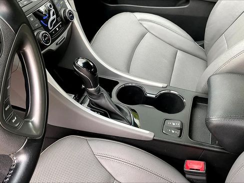 Used 2014 Hyundai Sonata Limited w/ Panoramic Sunroof Package 02 FWD image 16