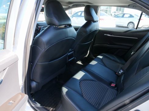 Used 2022 Toyota Camry SE w/ Convenience Package image 16