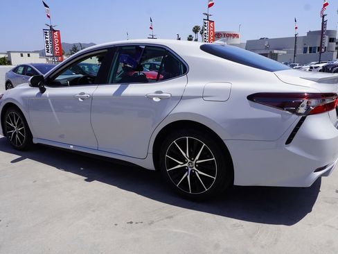 Certified 2022 Toyota Camry SE w/ Convenience Package FWD image 5