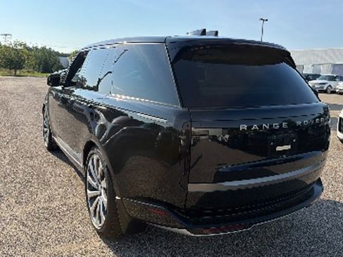 Used 2025 Land Rover Range Rover SE AWD/4WD image 8