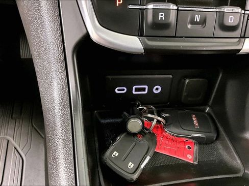 Used 2023 GMC Terrain SLE w/ Elevation Edition FWD image 15