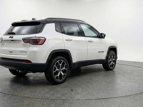 Used 2025 Jeep Compass Limited image 9