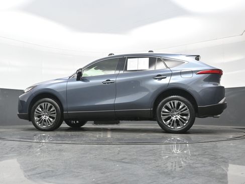 Used 2022 Toyota Venza XLE image 30