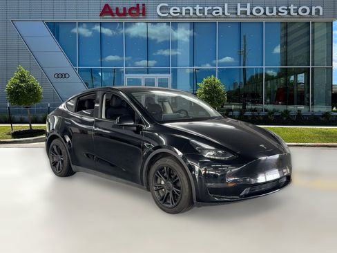 Used 2022 Tesla Model Y Long Range image 7