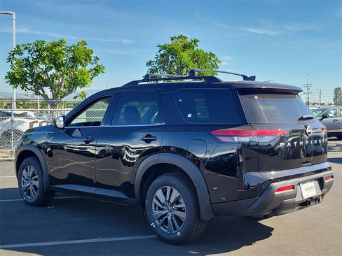 New 2025 Nissan Pathfinder SV w/ SV Premium Package image 2