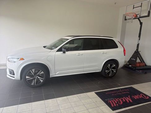 Used 2023 Volvo XC90 T8 Plus AWD/4WD image 2