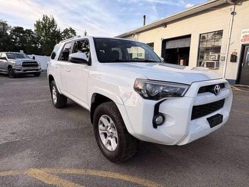 Used 2016 Toyota 4Runner SR5 AWD/4WD image 6