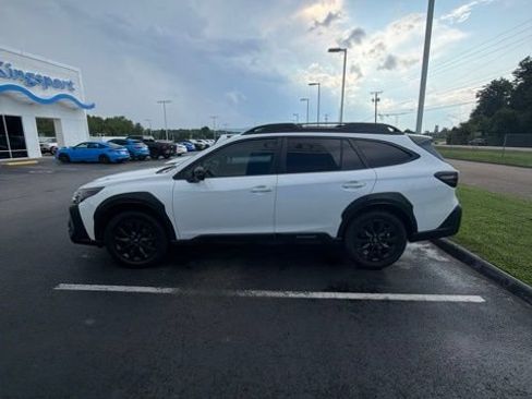 Used 2023 Subaru Outback Onyx Edition AWD/4WD image 3