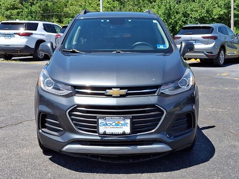 Used 2018 Chevrolet Trax LT w/ LT Convenience Package FWD image 2