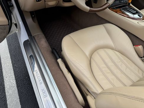 Used 2003 Jaguar XK8 Convertible RWD image 28