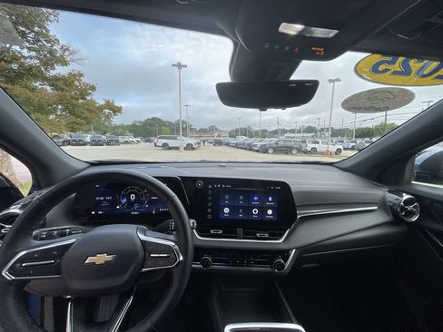 Certified 2025 Chevrolet Equinox LT w/ Safety and Technology Package FWD image 11