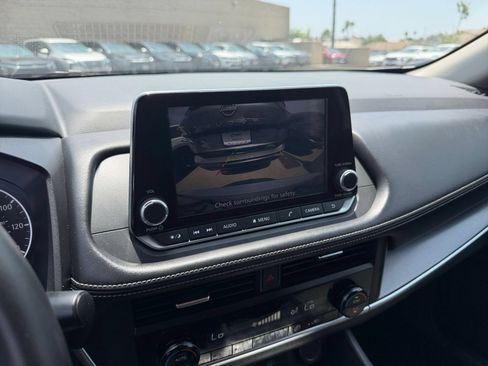 Used 2025 Nissan Rogue SV FWD image 25