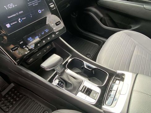 Used 2022 Hyundai Santa Cruz SEL Premium image 17