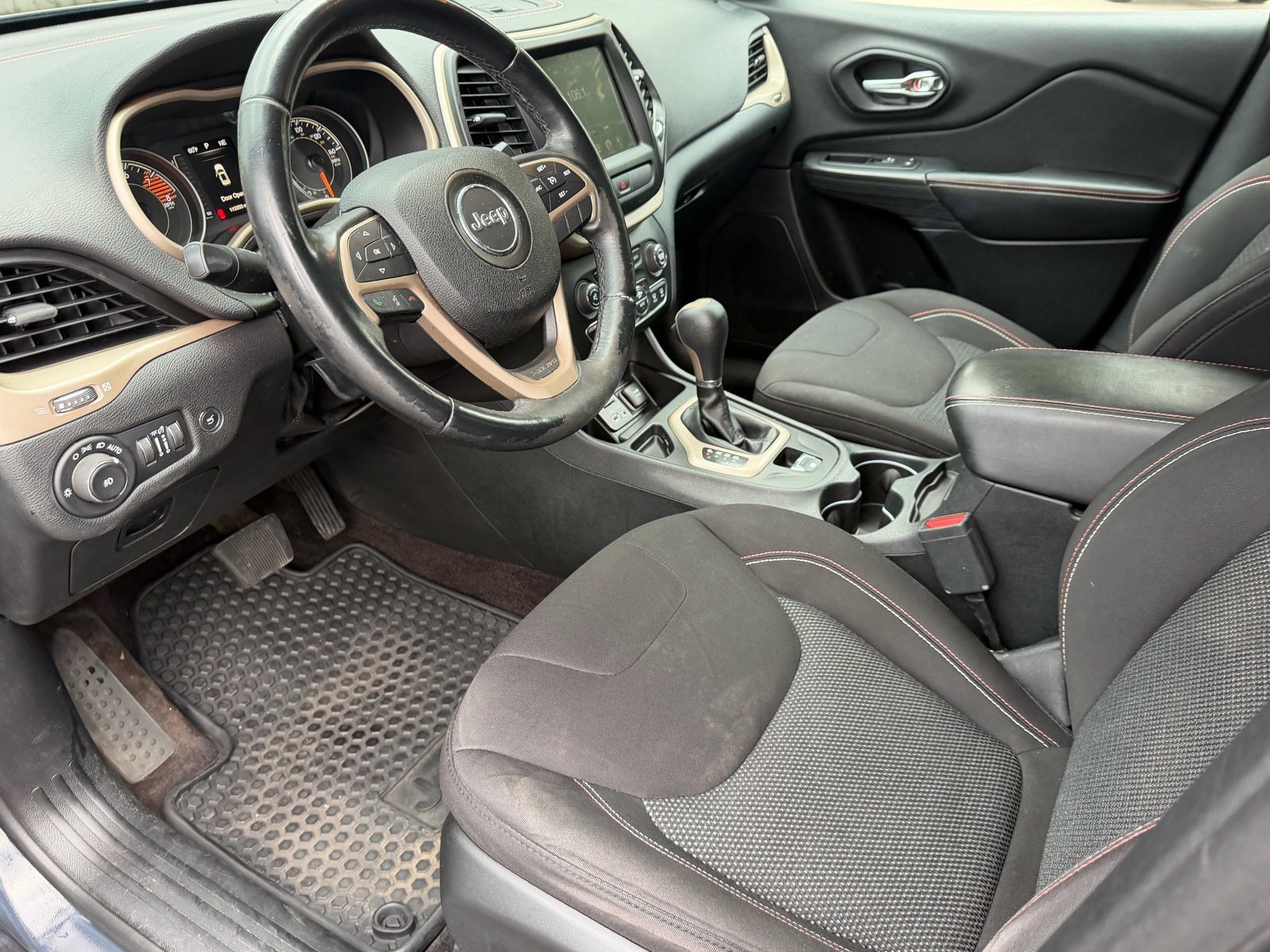 Used 2016 Jeep Cherokee 75th Anniversary FWD image 21