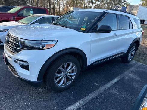 Used 2023 Ford Explorer XLT w/ Equipment Group 202A image 14