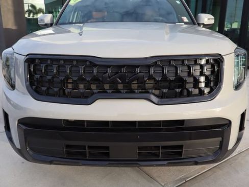 Used 2025 Kia Telluride AWD image 9
