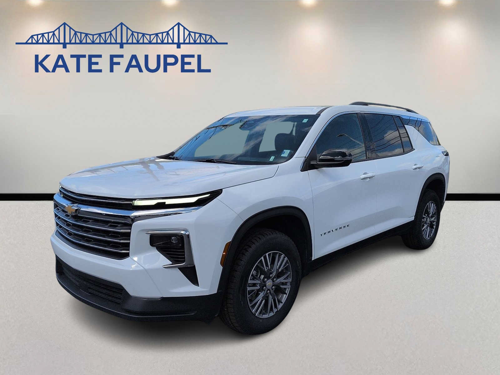 Used 2026 Chevrolet Traverse LT FWD image 3