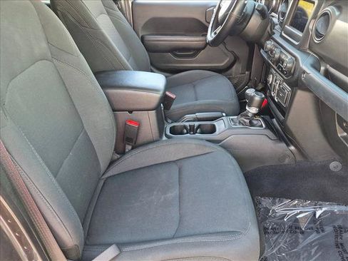 Used 2022 Jeep Gladiator Sport AWD/4WD image 19