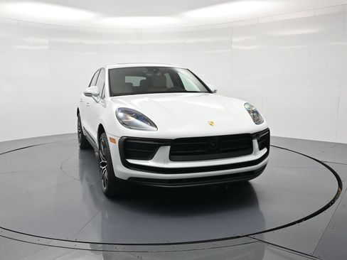 Used 2026 Porsche Macan AWD/4WD image 33