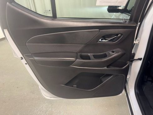 Used 2021 Chevrolet Traverse Premier image 29