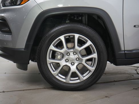 Used 2022 Jeep Compass Latitude AWD/4WD image 28