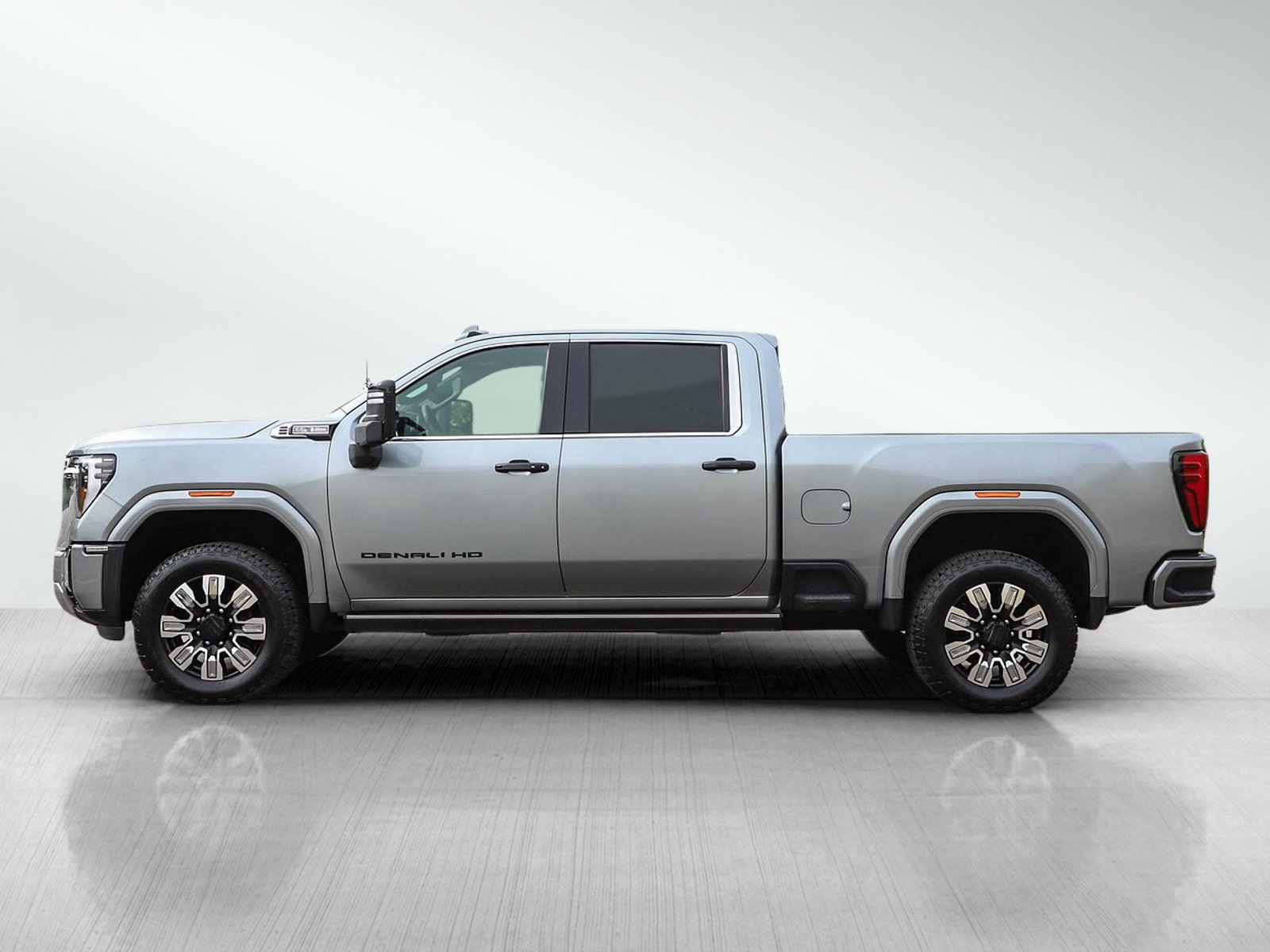Used 2024 GMC Sierra 2500 Denali w/ Denali Reserve Package AWD/4WD image 2