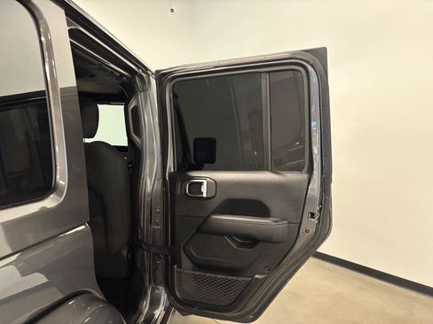 Used 2018 Jeep Wrangler Unlimited Sahara w/ Uconnect 4C Nav & Sound Group AWD/4WD image 38
