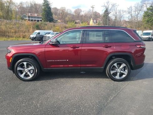 New 2025 Jeep Grand Cherokee Limited w/ Luxury Tech Group II image 2