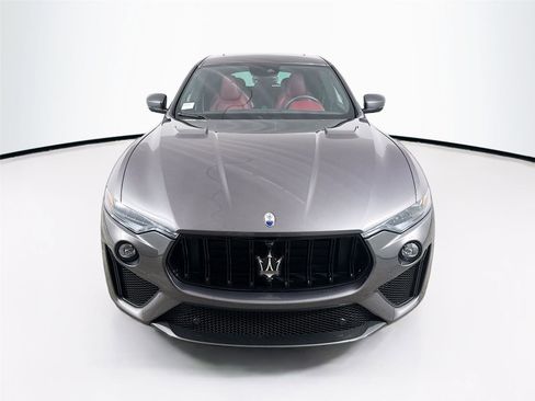 Used 2022 Maserati Levante Trofeo image 2