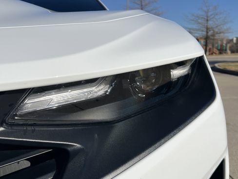 Used 2020 Chevrolet Camaro LT w/ Technology Package image 6