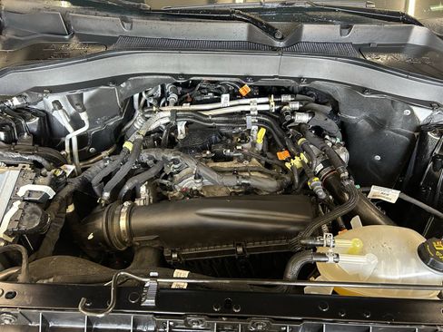 Used 2025 Ford Explorer Active AWD/4WD image 32