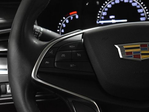 Used 2018 Cadillac XT5 Luxury w/ Driver Awareness Package image 7