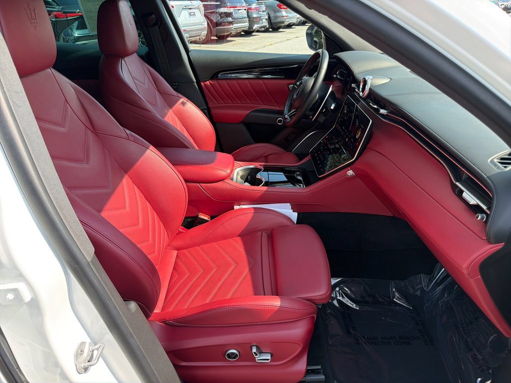 Used 2023 Maserati Grecale Modena AWD/4WD image 13