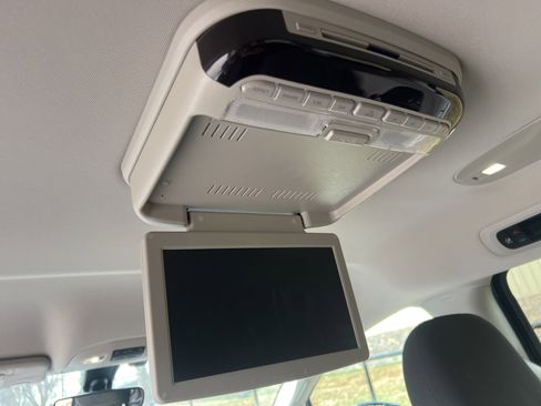 Used 2019 Chrysler Pacifica Touring Plus w/ Cold Weather Group image 17