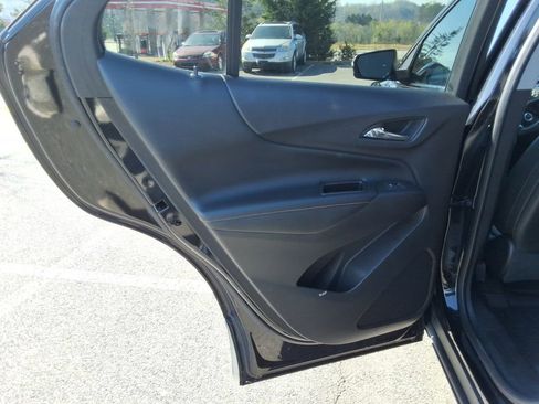 Used 2018 Chevrolet Equinox Premier image 17
