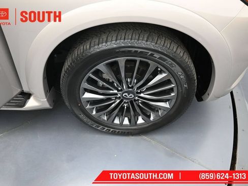 Used 2024 INFINITI QX80 Sensory AWD/4WD image 41