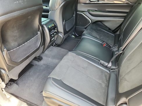 Used 2022 Jeep Grand Cherokee L Laredo AWD/4WD image 11