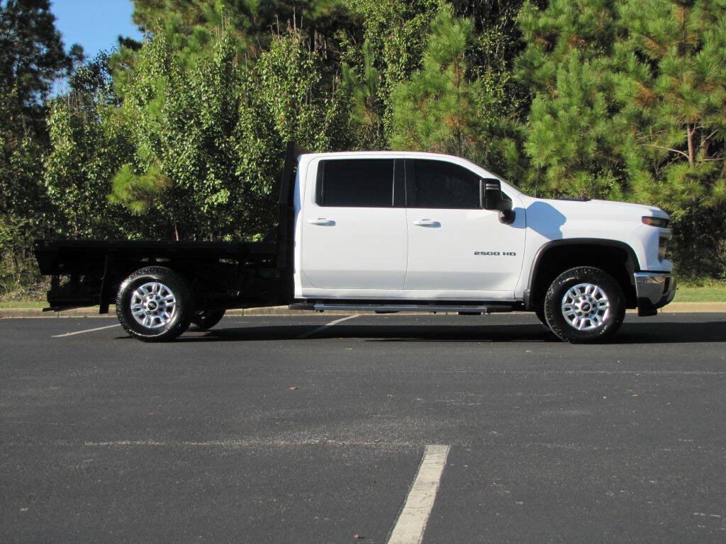 Used 2025 Chevrolet Silverado 2500 LT w/ Convenience Package AWD/4WD image 4