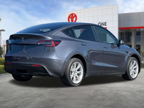 Used 2023 Tesla Model Y AWD image 4