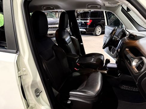 Used 2018 Jeep Renegade Limited w/ UConnect 8.4 Nav Group FWD image 27