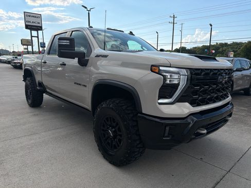 Used 2026 Chevrolet Silverado 2500 ZR2 w/ LPO, Dark Essentials Package AWD/4WD image 4