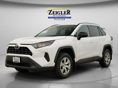 Used 2021 Toyota RAV4 LE AWD/4WD image 3